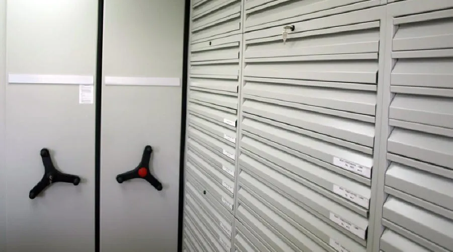 Kilnojamųjų stelažų, mobilių spintų, metalinių sandėlio biuro baldų gamintojas, Lenkija