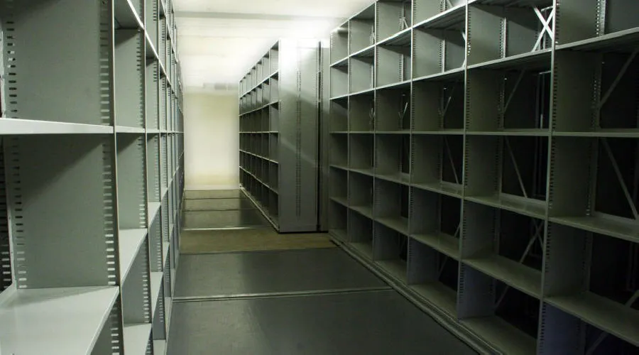 Kilnojamųjų stelažų, mobilių spintų, metalinių sandėlio biuro baldų gamintojas, Lenkija